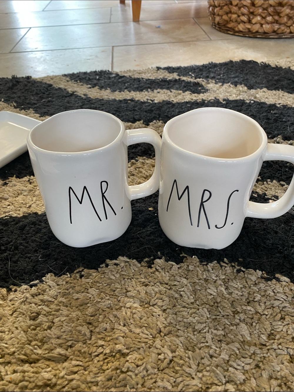Rae Dunn Mr and Mrs mug set
